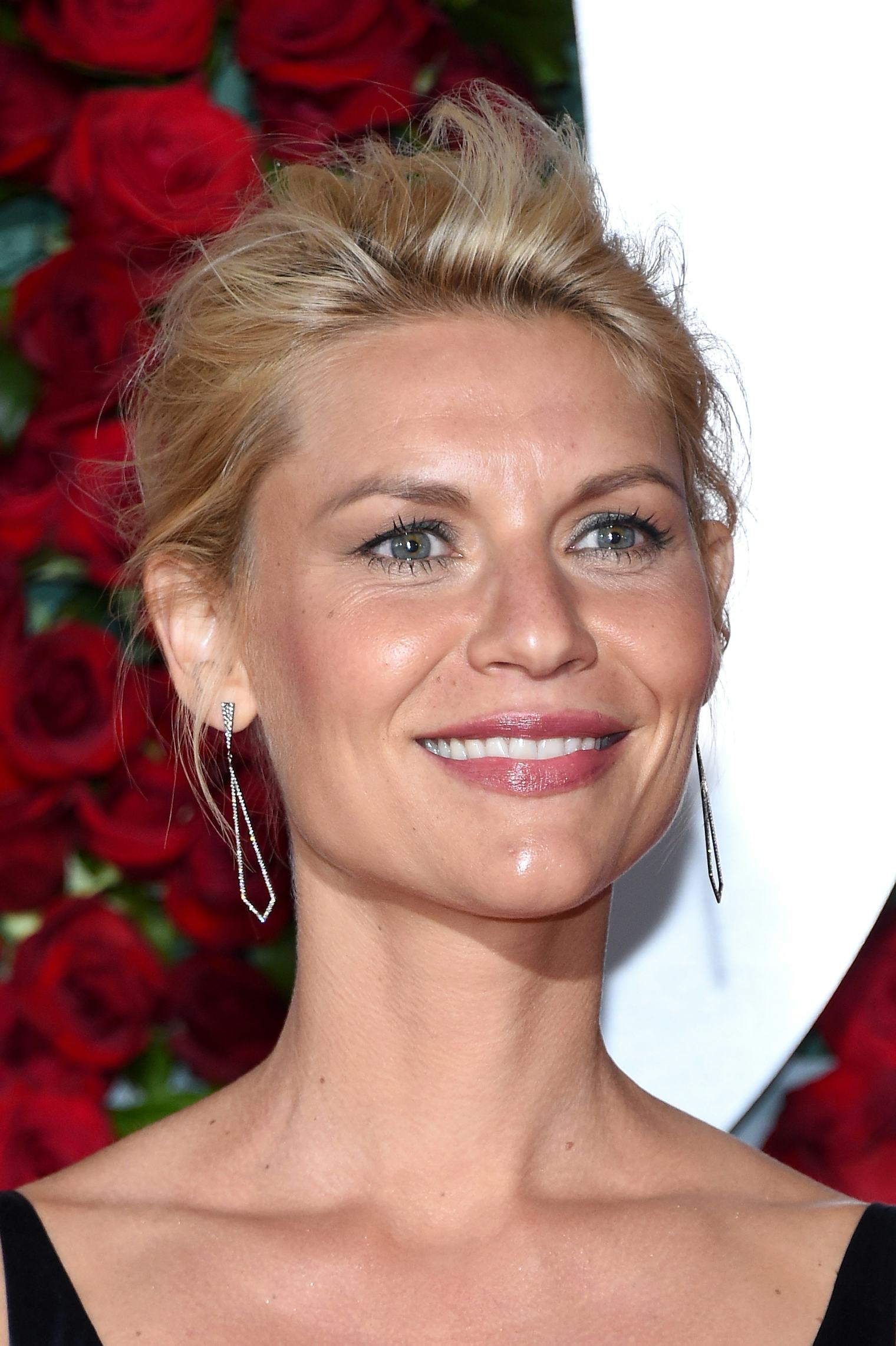 claire danes looks very 90s 2016 tonys thanks to claire danes looks very 90s 2016 tonys thanks to