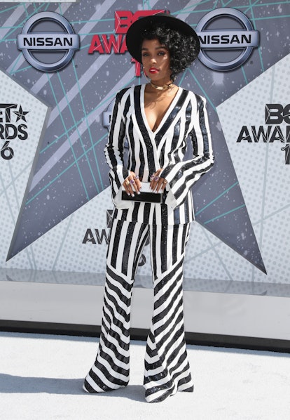 Janelle Monáe – In a black and white jumpsuit at
