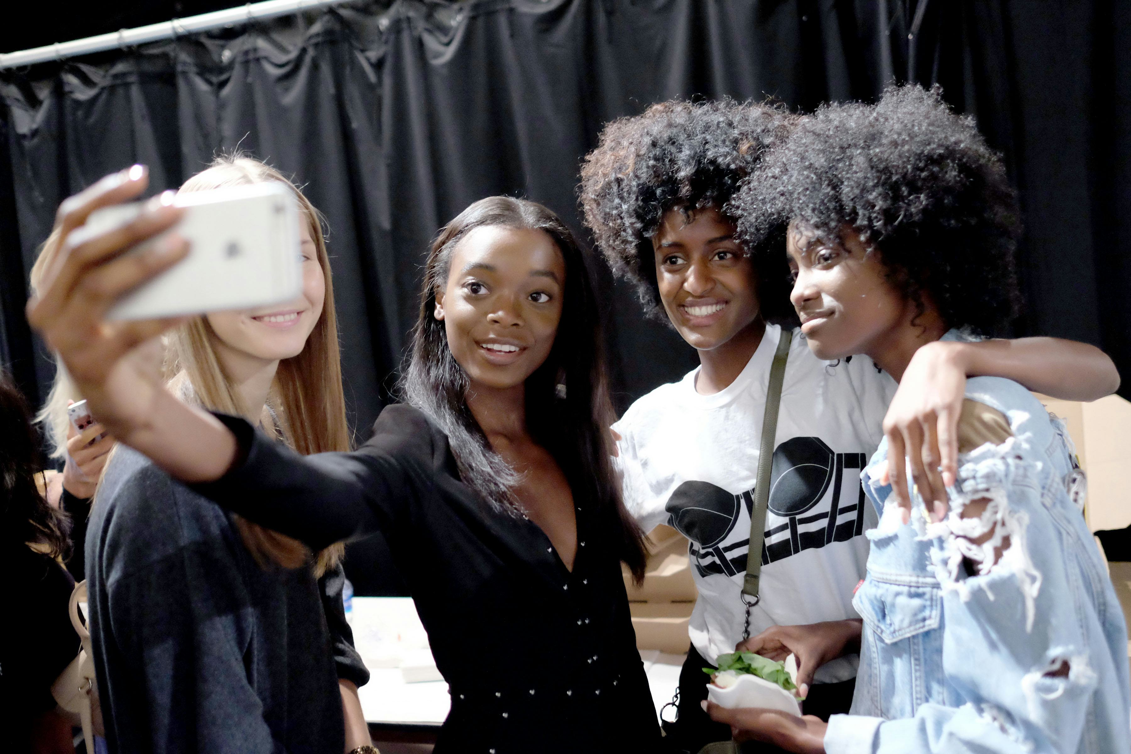 How To Use Lighting To Take A Perfect Selfie, According To A Lighting