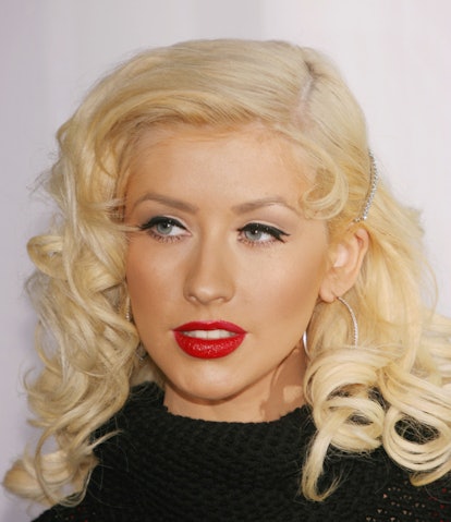 Christina Aguilera's Red Hair Is A Crazy Change For The Typically ...