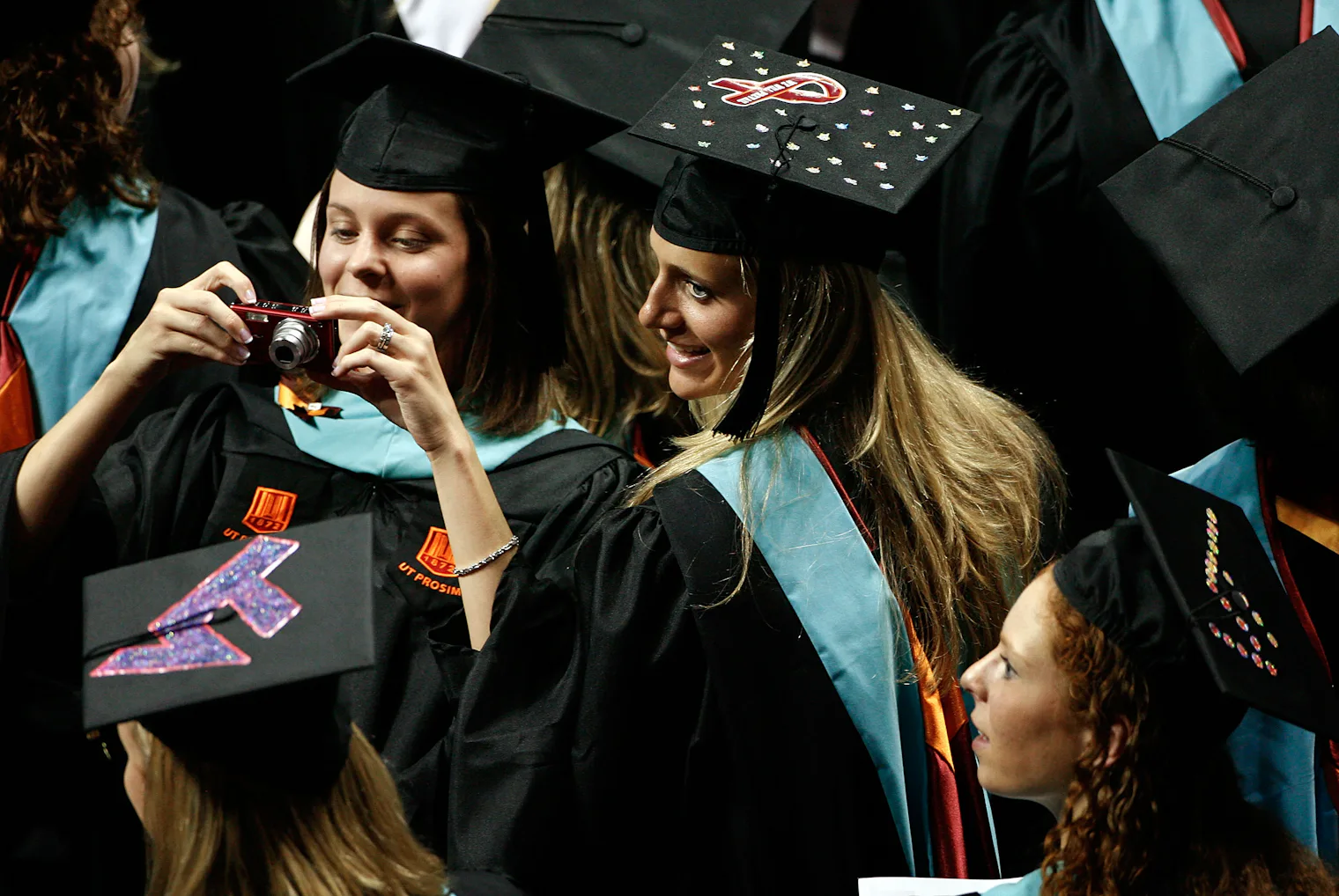 How To Wear A Graduation Cap In 3 Steps You Can Definitely Handle On ...