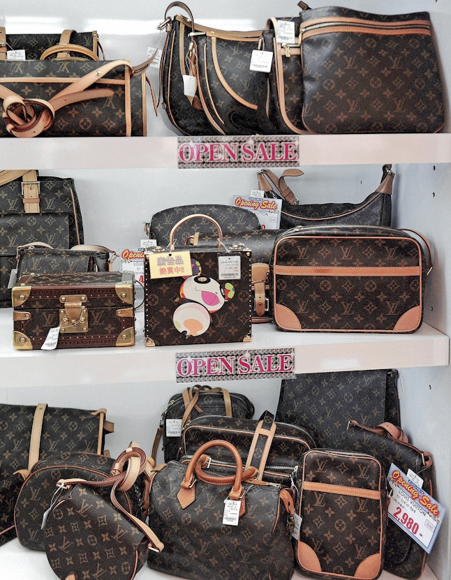 How Much Money Does Louis Vuitton Employees Makeup Paul Smith