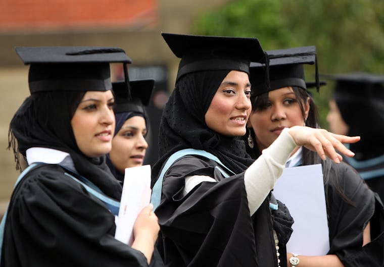 How To Wear A Graduation Cap In 3 Steps You Can Definitely Handle On ...