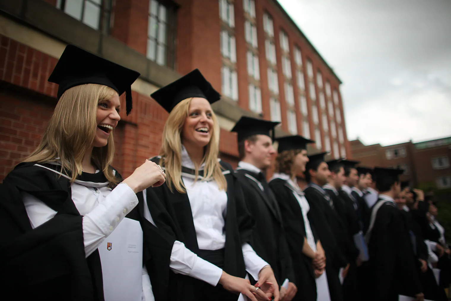 5 Clever Ways To Make Your Graduation Cap Stay On & Avoid Any Fashion ...
