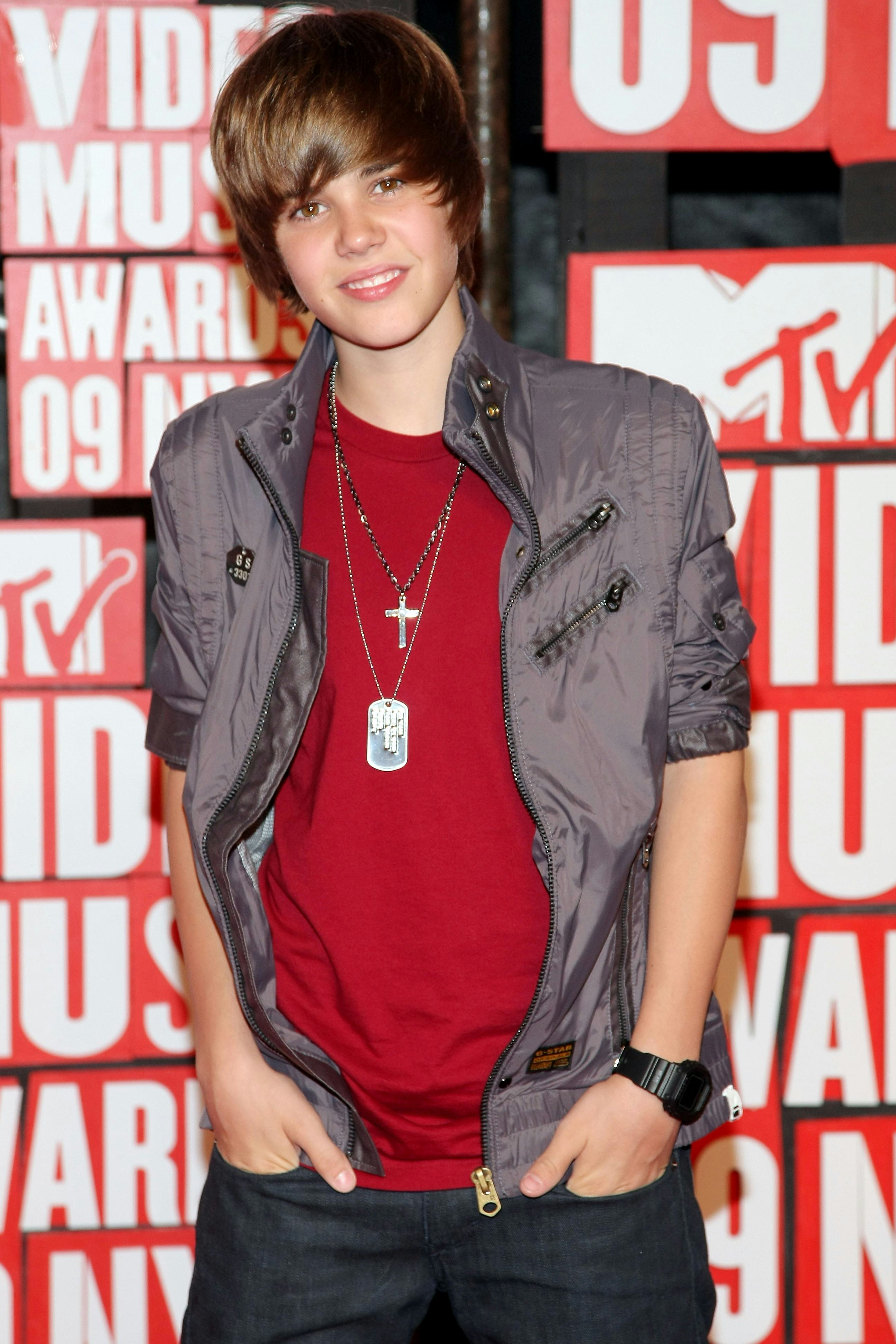 Justin Bieber's First VMA Outfit Was What Every Dude In Your Middle