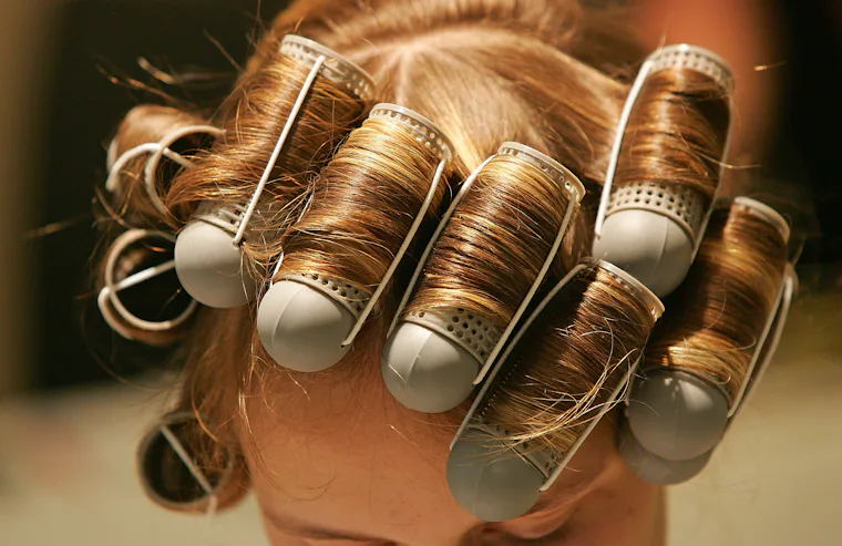 The 5 Best Ways To Curl Your Hair Without A Curling Iron the-5-best-ways-to-curl-your-hair-without-a-curling-iron