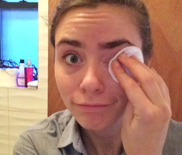 Does Baby Shampoo As Eye Makeup Remover Really Work? — PHOTOS