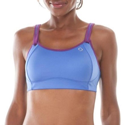 15 Warmest Sports Bras For Running In The Cold, So Your Ladies Can Stay Warm