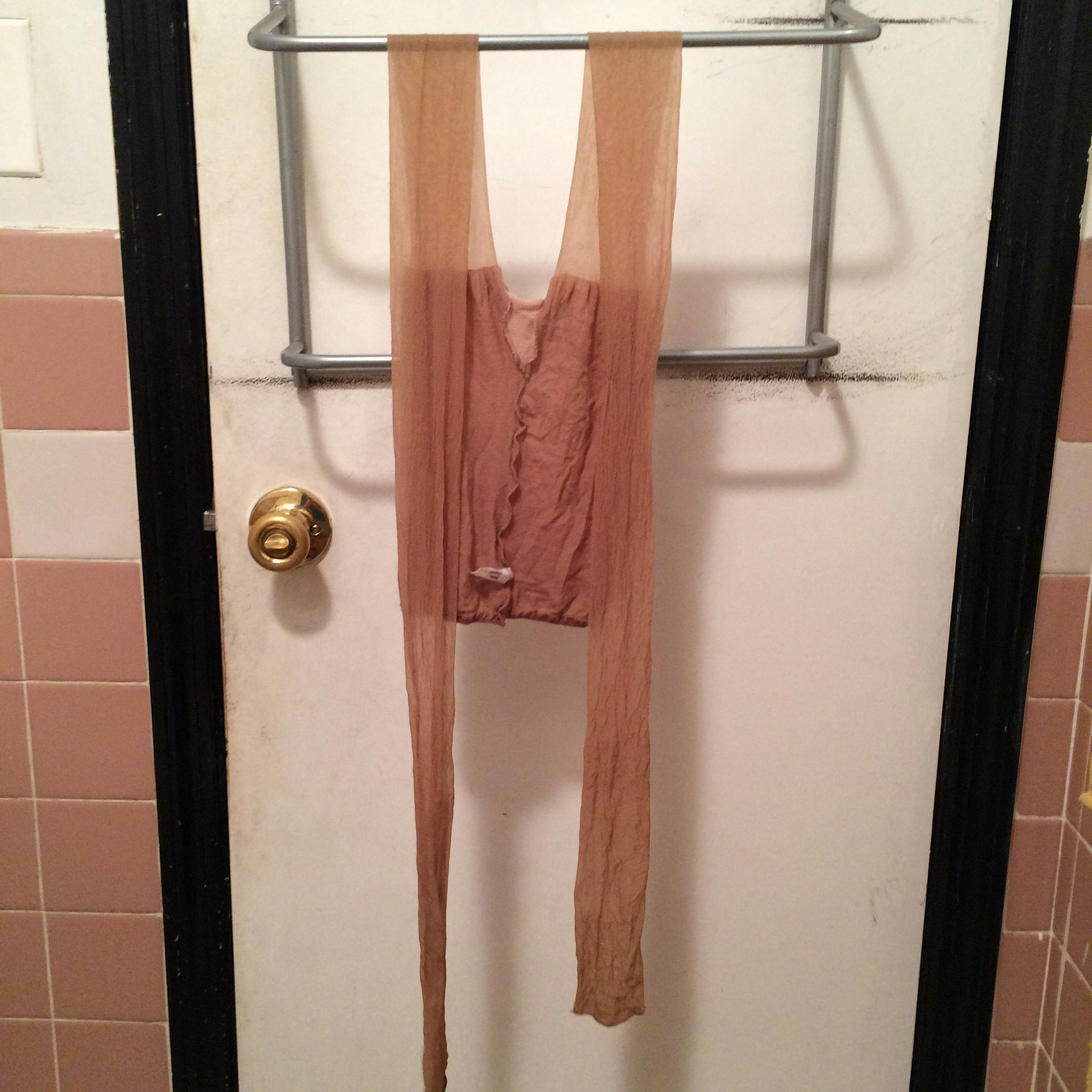 How To Wash Your Tights Without Tearing Them To Shreds — PHOTOS