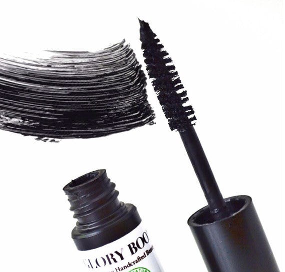 12 Natural Mascaras For Sensitive Eyes If You're Afraid Of Having An
