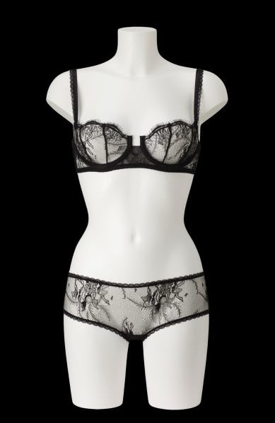 These 11 Bra Brands Women With Tiny Boobs Are Obsessed With Need To Be