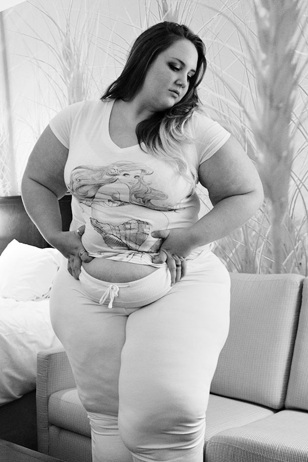 15 Photos Of Women Grabbing Their Belly Fat Be