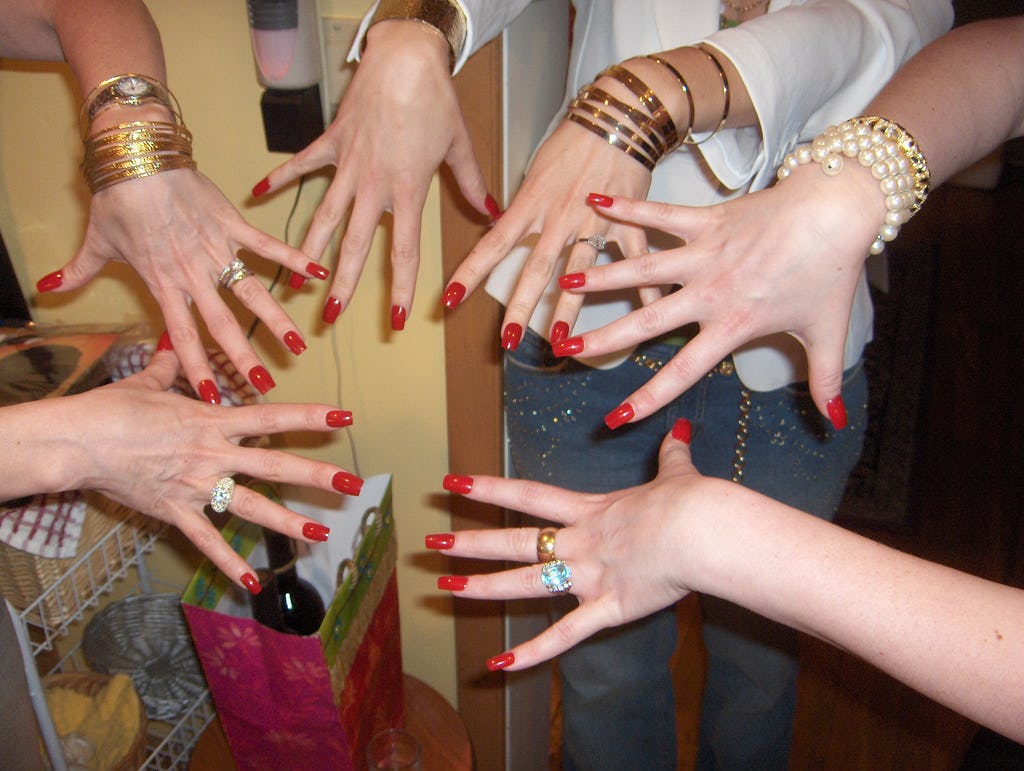 7 Ways Your Acrylic Nails Are A Feminist Tool For Shutting Down The