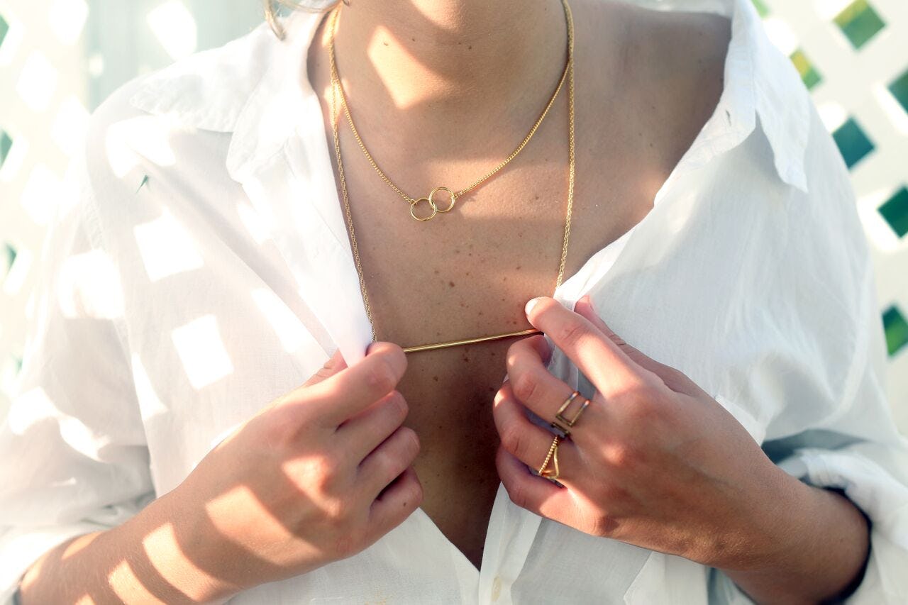 How To Layer Gold Necklaces Like A Fashionista, According To A Jewelry