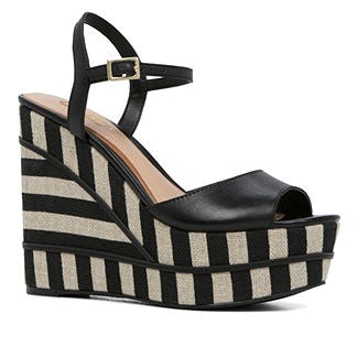 How To Walk In Wedges Without Toppling Over & Breaking An Ankle — PHOTOS