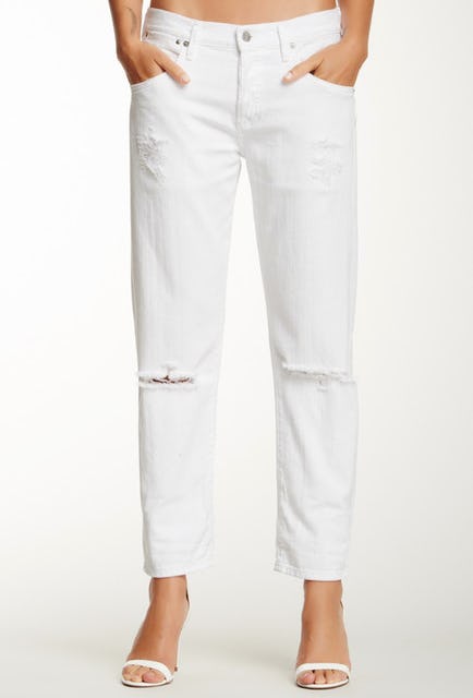 How To Pick Out The Perfect Pair Of White Jeans To Wear All Summer Long