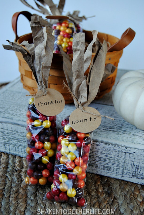 10 DIY Thanksgiving Place Card Ideas That Will Make Setting The Table