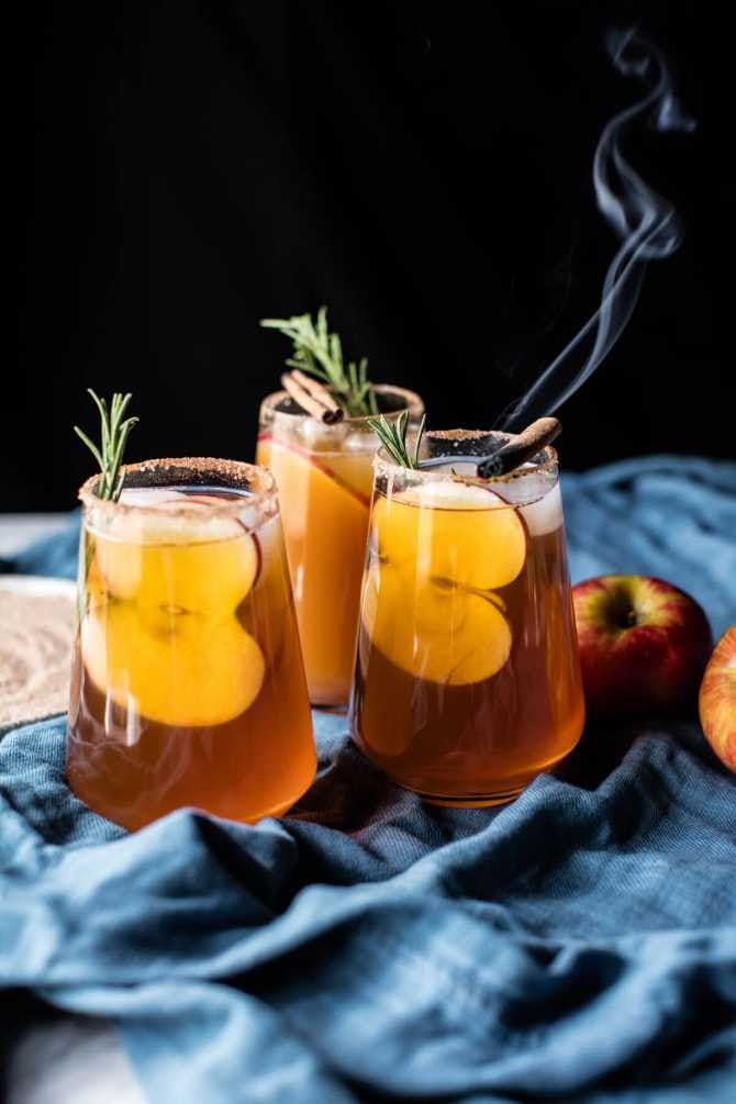 19 Easy Thanksgiving Drink Ideas To Compliment Your Favorite Holiday Dishes