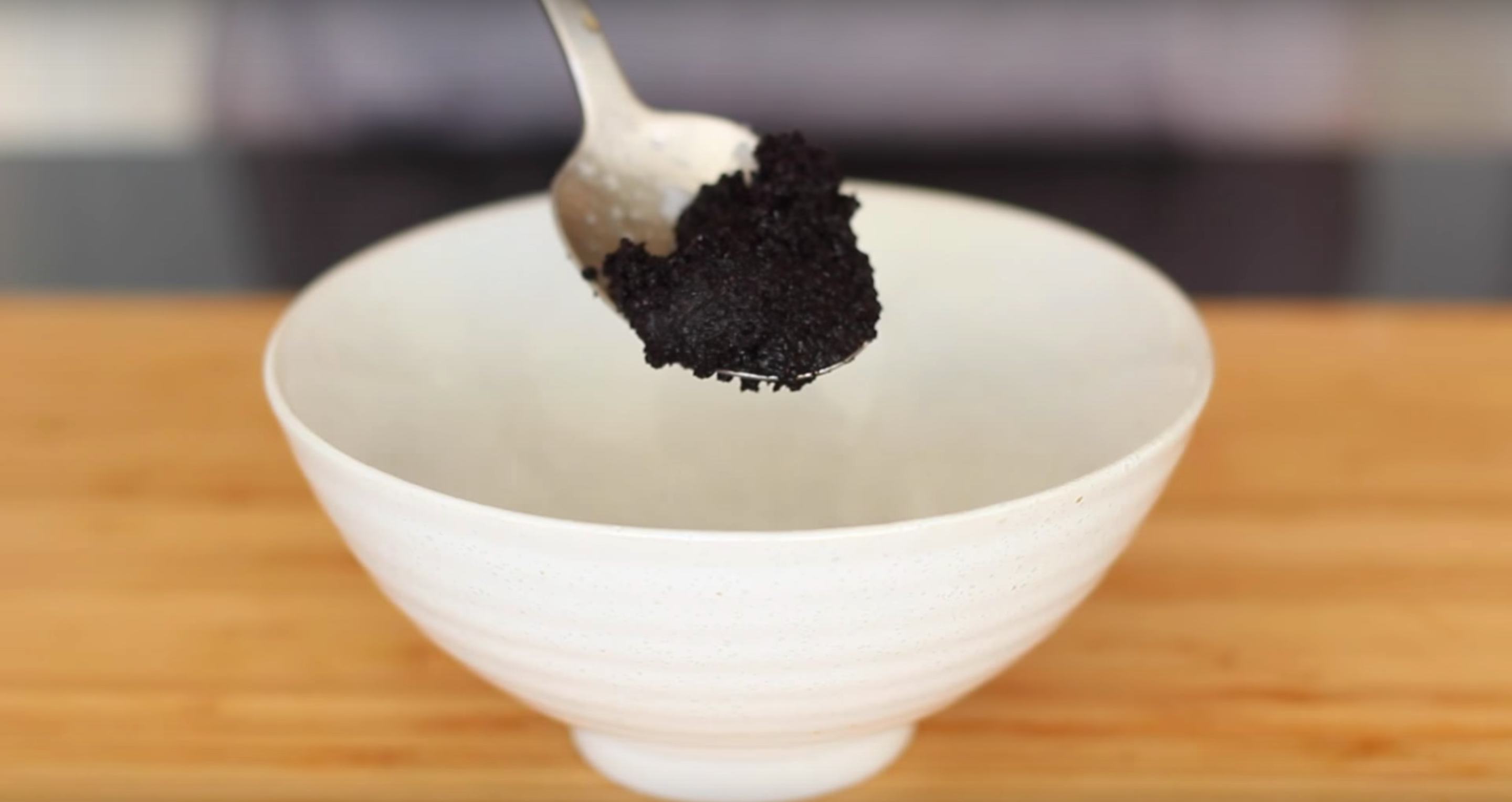 How To Tint Your Eyebrows With Coffee For A Quick & Easy Fix — VIDEO