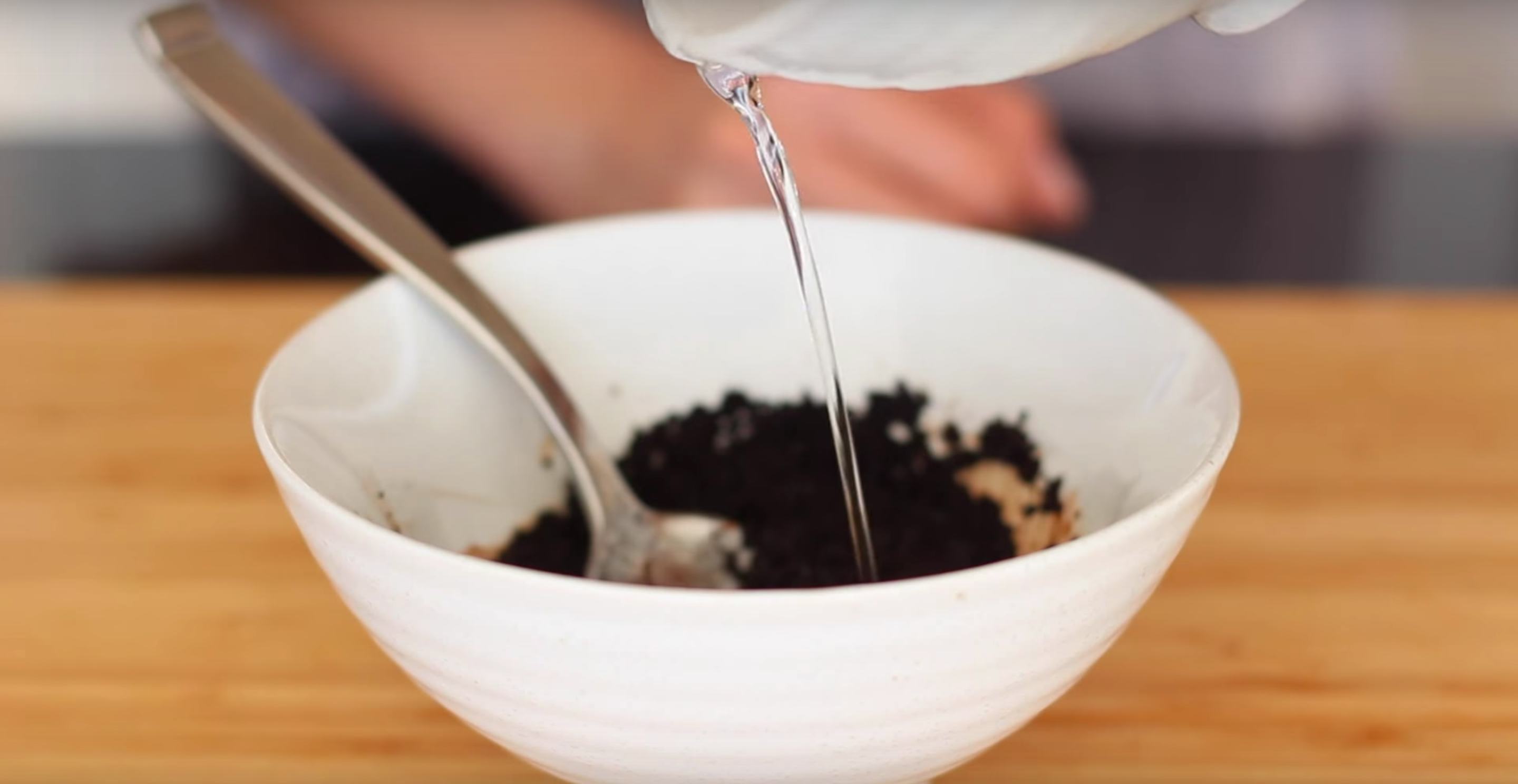 How To Tint Your Eyebrows With Coffee For A Quick & Easy Fix — VIDEO