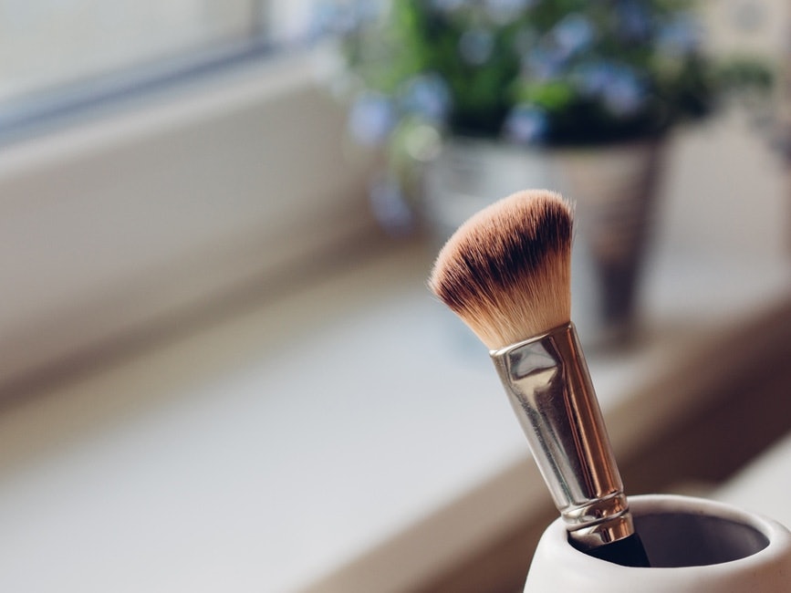 11 Weird Reasons Why Your Makeup Doesn’t Last All Day & How To Fix The 