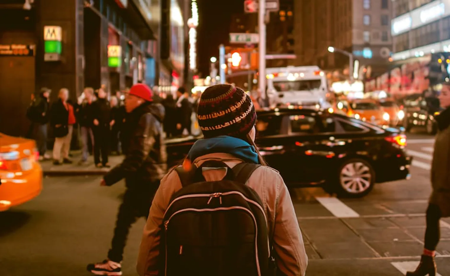 13 Signs You Have Street Smarts & Stay Aware Of Your Surroundings
