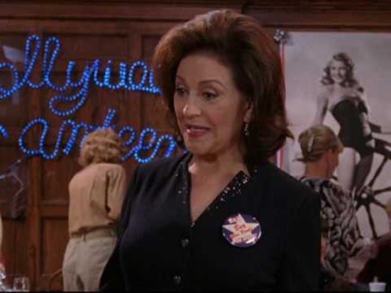Gilmore herrmann dvdbash sookie lorelai ieri starring 13 Emily Gilmore Fashion Lessons That We Can All Learn From