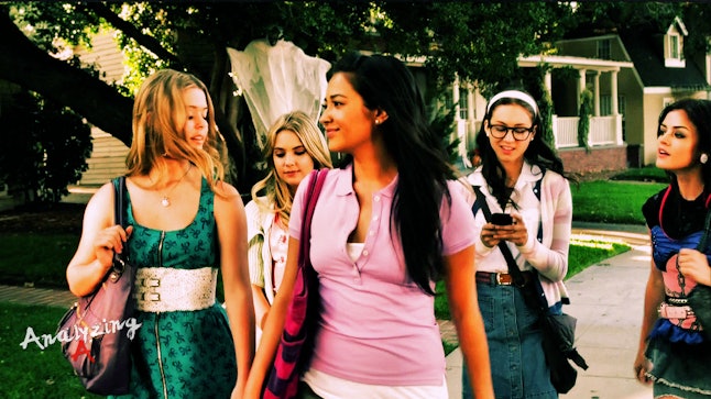 13 Hilarious 'Pretty Little Liars' Flashback Outfits That Show The ...