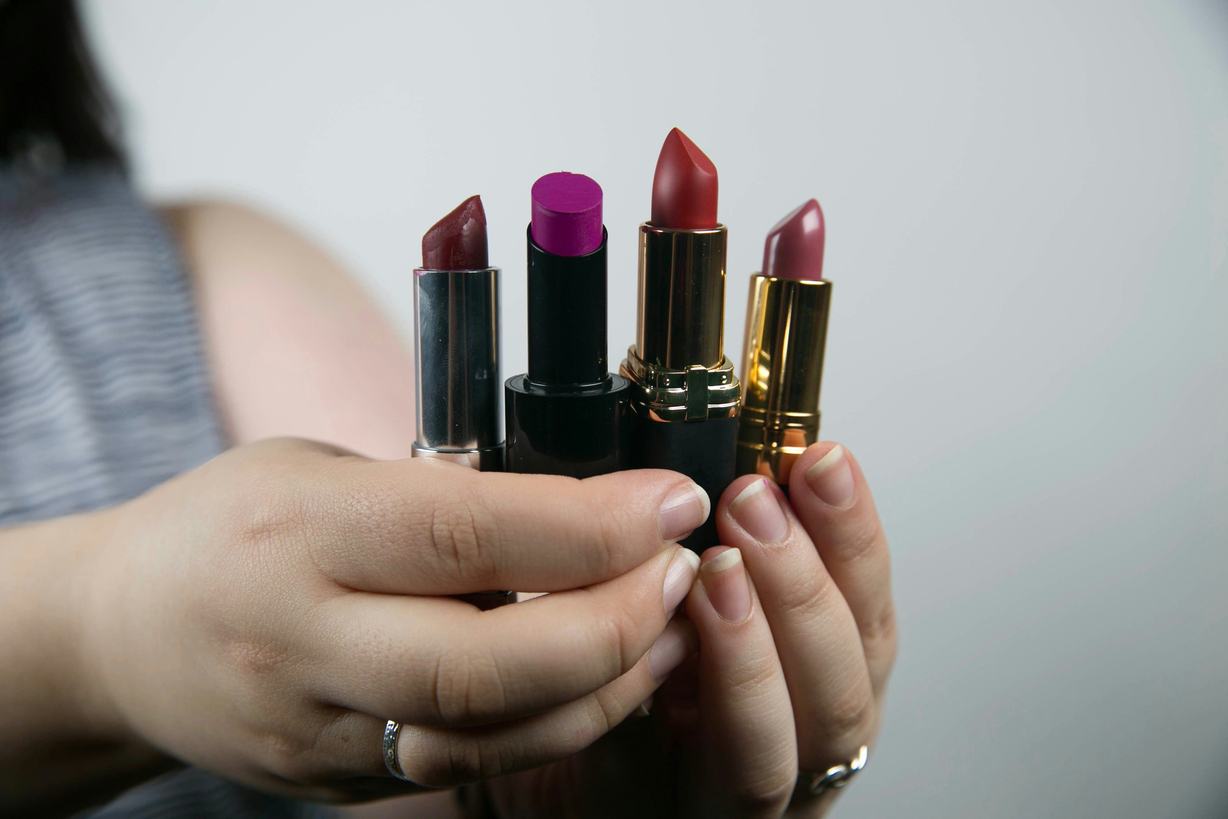 How To Use Lipstick As Blush & Nail The Monochromatic Makeup Trend