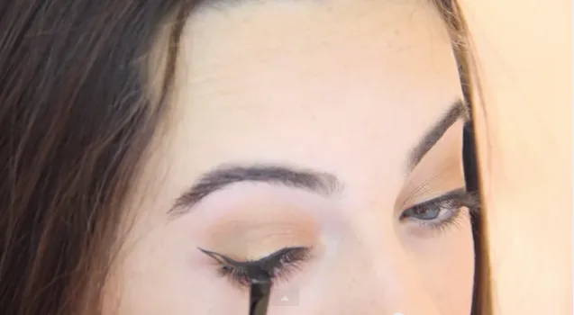 5 Ways To Apply Liquid Eye Liner, Because It Is Not An Easy Task To Master