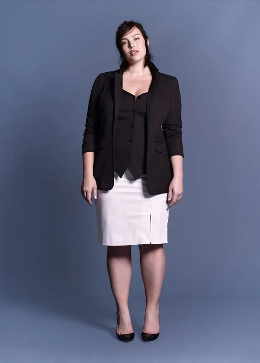 13 Best Styles For Plus Size Women With Small Boobs — PHOTOS