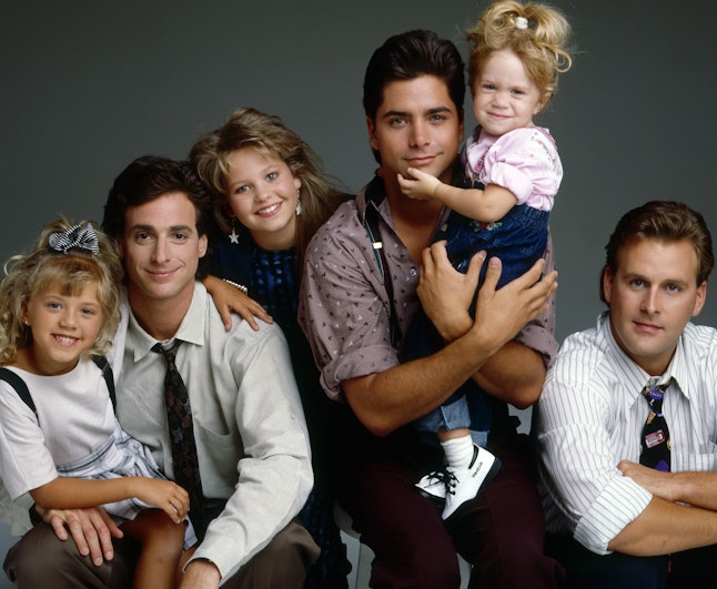 13 'Full House' Scrunchie Hairstyles That Will Make You Miss The '90s ...