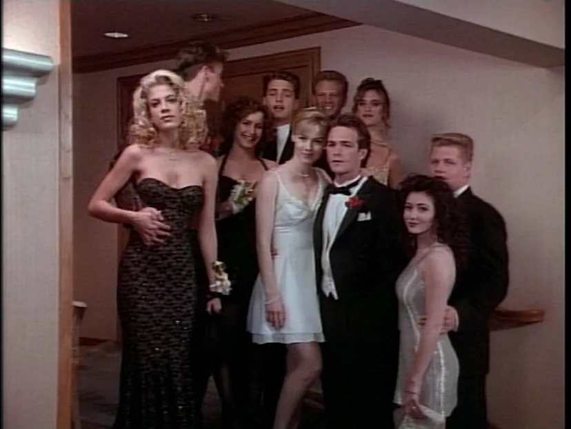 12 '80s and '90s Prom Dresses From TV And Movies That I Never Want To Forget 12 '80s and '90s Prom Dresses From TV And Movies That I Never Want To Forget