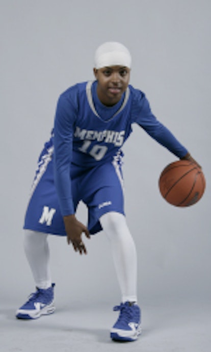 Ibtihaj Muhammad Is The First Hijab-Wearing U.S. Athlete To Qualify For The Olympics & She's ...