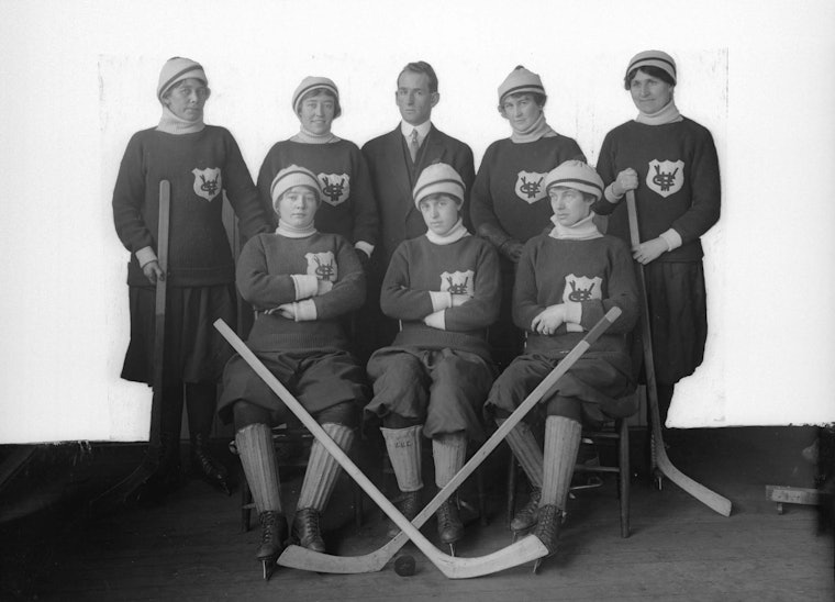 The History Of Women's Ice Hockey Is Long & Full Of Even Longer Skirts ...