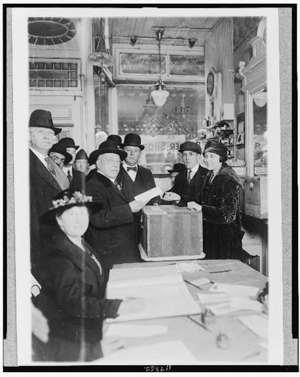 10 Photos Of Women Voting In The 1920s In Honor Of Women's Equality Day