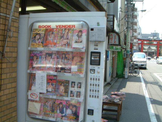 Ice Cream Machine Car Porn - Crepe Vending Machines Exist in Japan, Are Definitely Better Than ...