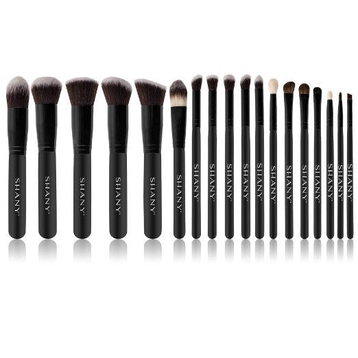 Best Makeup Brush Sets For You, Based On Skill Level