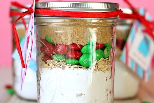 14 DIY Mason Jar Holiday Gifts That Are Cute & Practical