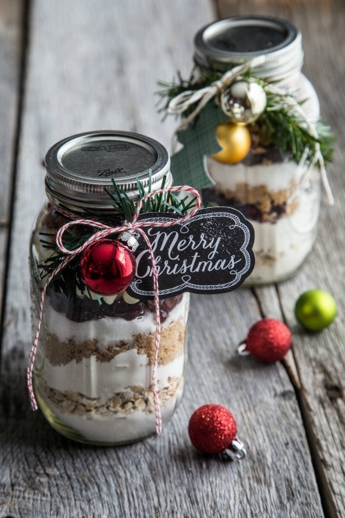 14 DIY Mason Jar Holiday Gifts That Are Cute & Practical