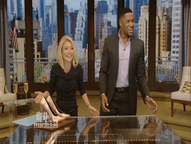 Kelly Ripa Gives Michael Strahan Gifts During His Final 'Live!' Show