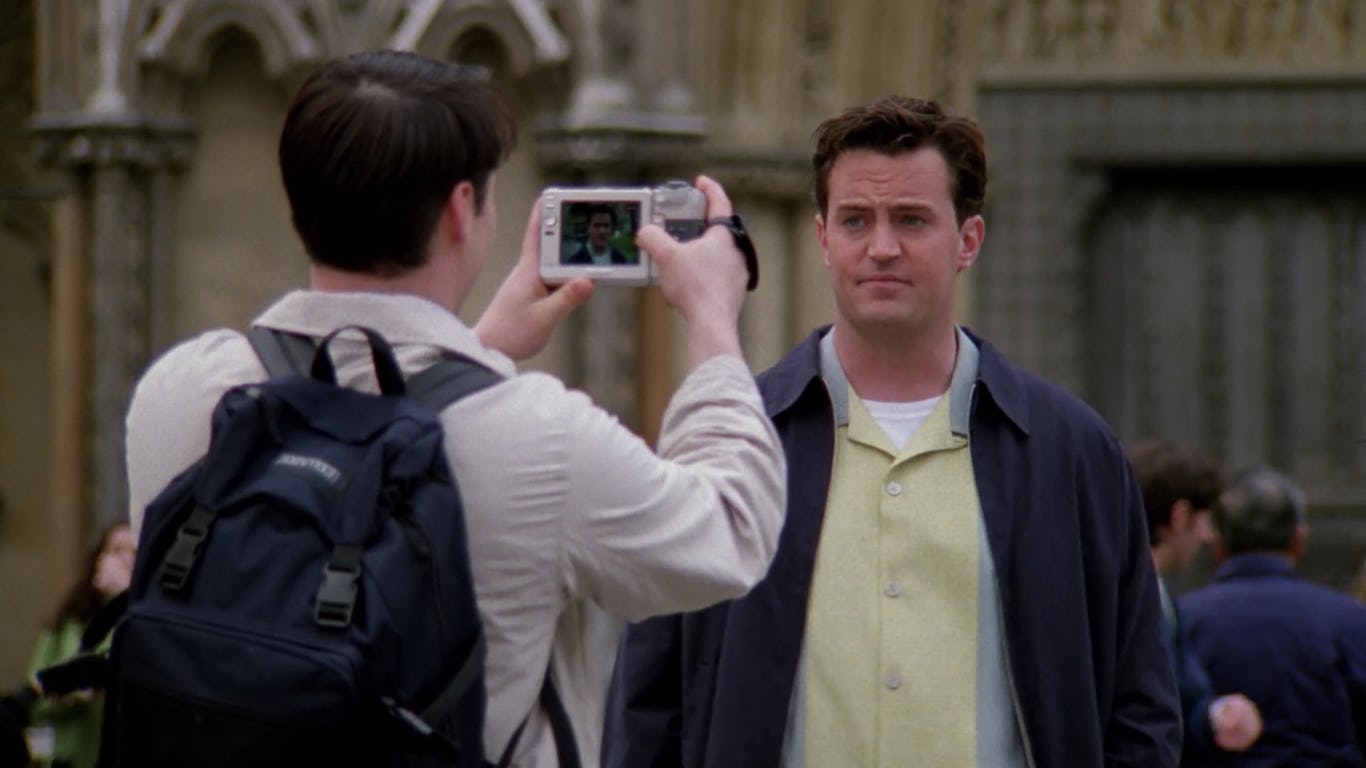 Брэнсон с друзьями. Друзья в лондоне. Чендлер и джоуи в лондоне. Чендлер и джоуи в лондоне. London friends.