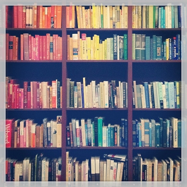 23 Rainbow Bookshelf Photos to Inspire Your Library