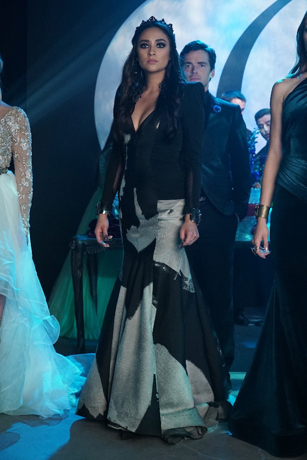 Easy �Pretty Little Liars� PromInspired Halloween Costume Ideas For