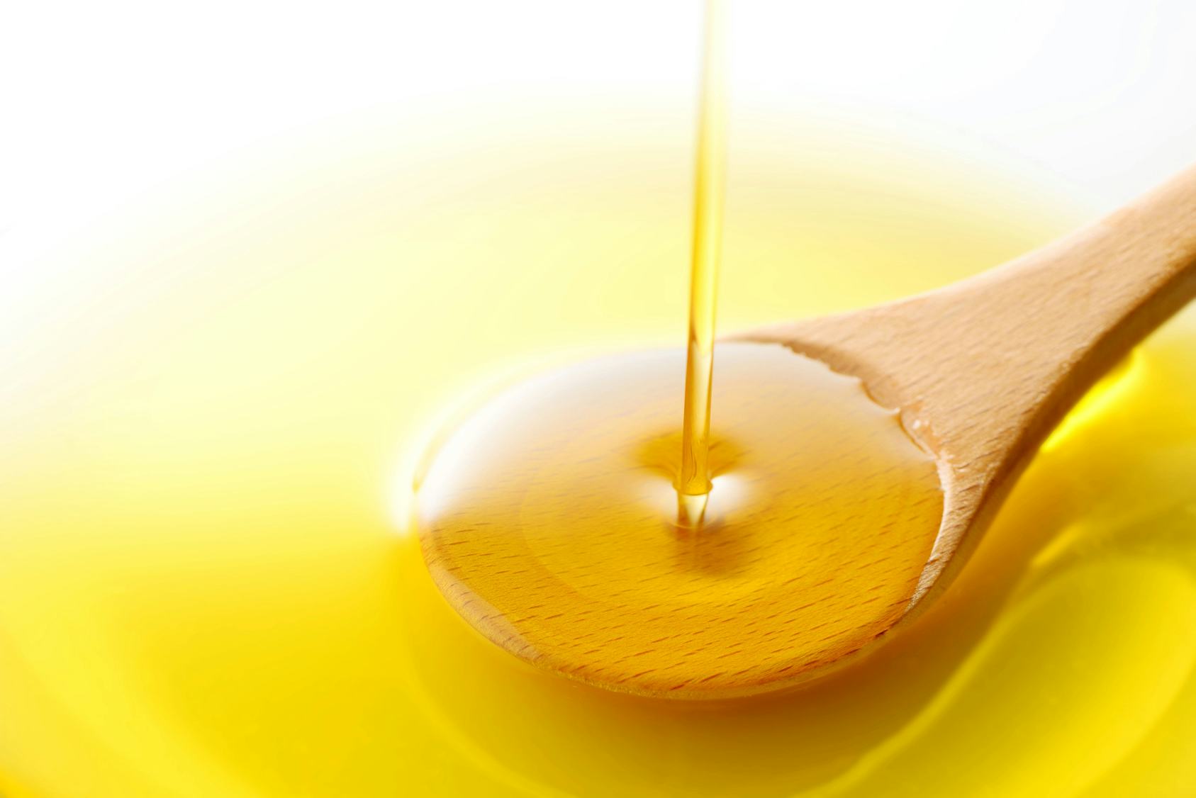 Get Rid of Dry Skin With These 4 Warm, Soothing Bath Soaks