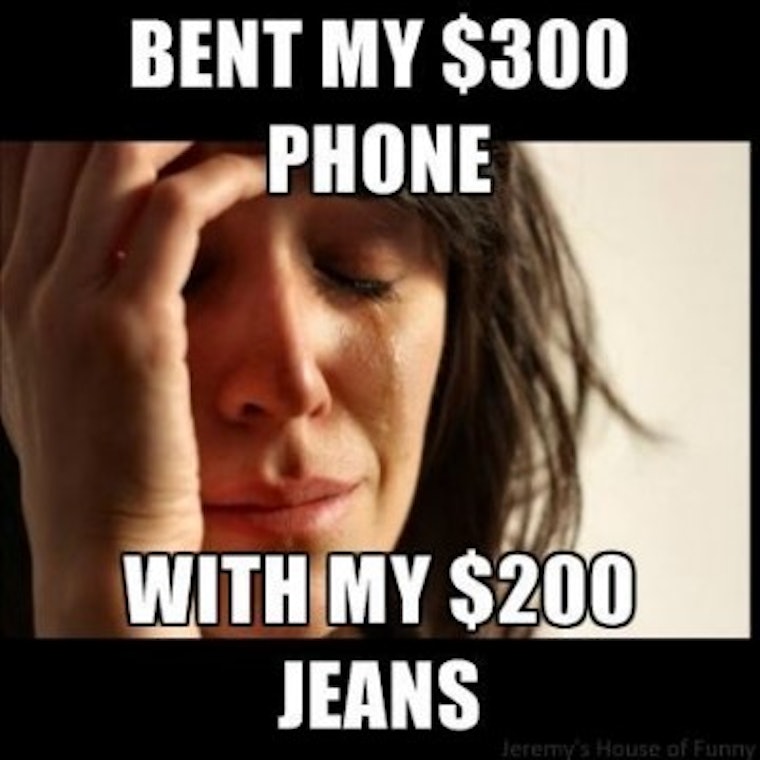 iPhone #Bendgate Memes By BlackBerry, Pringles, LG, And ...