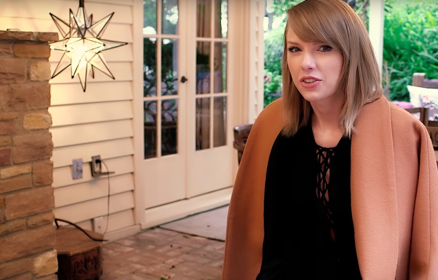 Taylor Swift's House Tour Reveals 19 Incredibly Cool Things She Keeps