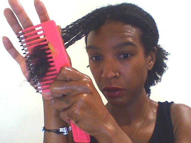 How To Get A Knot Out Of Kinky Hair Without Damaging Your Strands