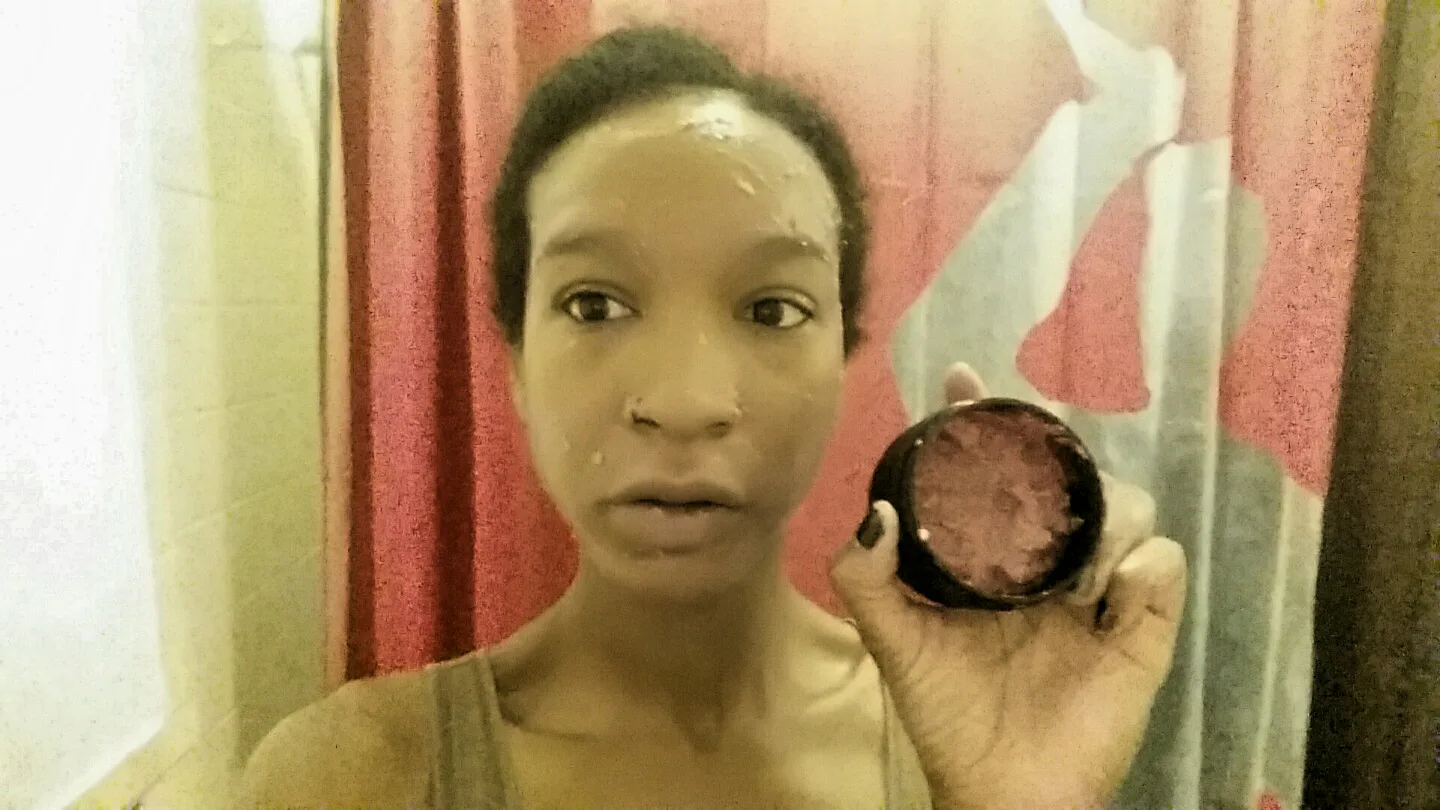 A Raspberry Face Mask & Serum Recipe That'll Give You Bright, Sun ...