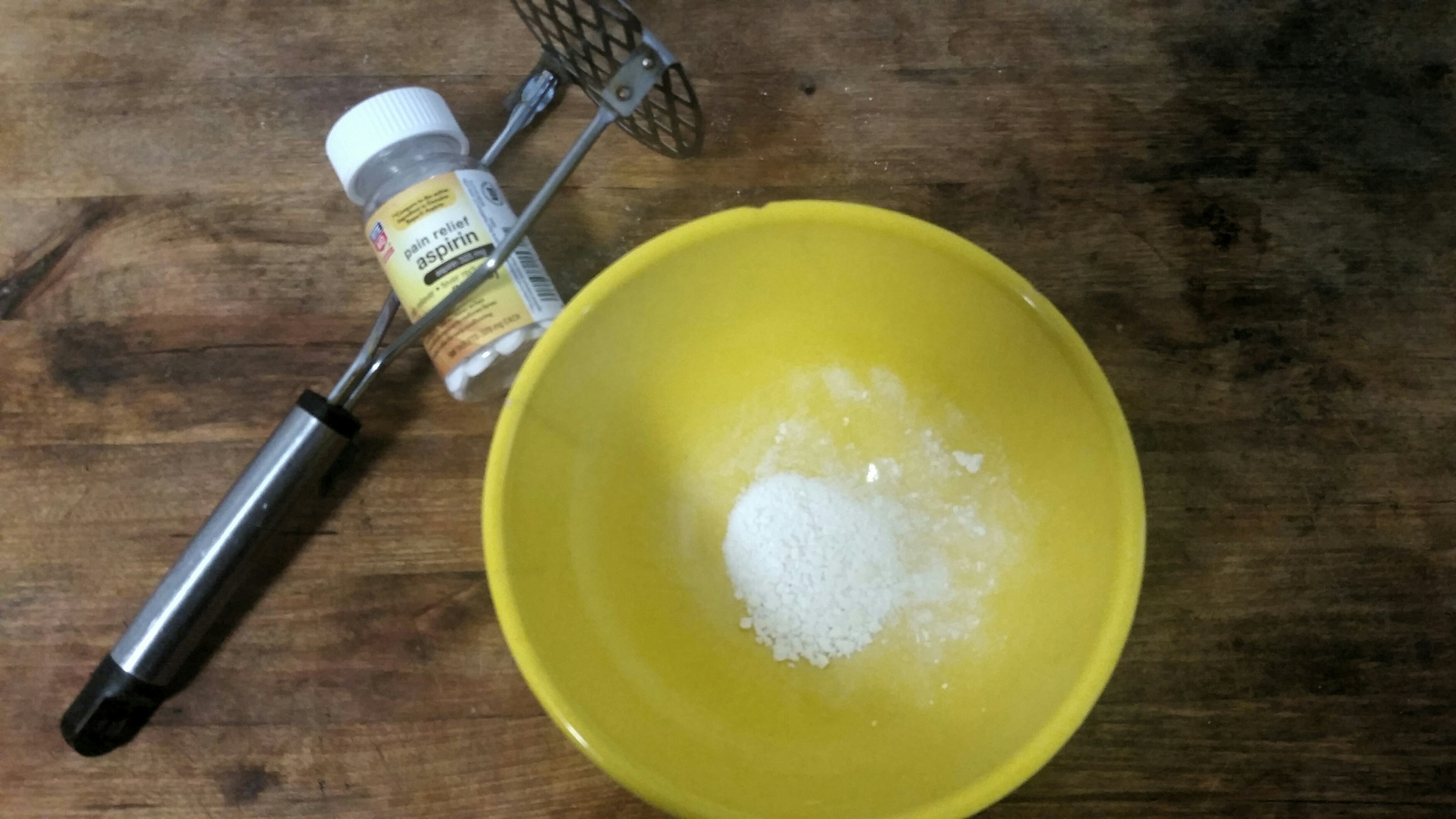 I Tried An Aspirin Foot Scrub To Soothe My Dry, Cracked Heels — PHOTOS